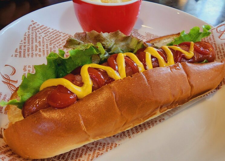 日本でよく見かけるホットドッグ（PhotoACより）