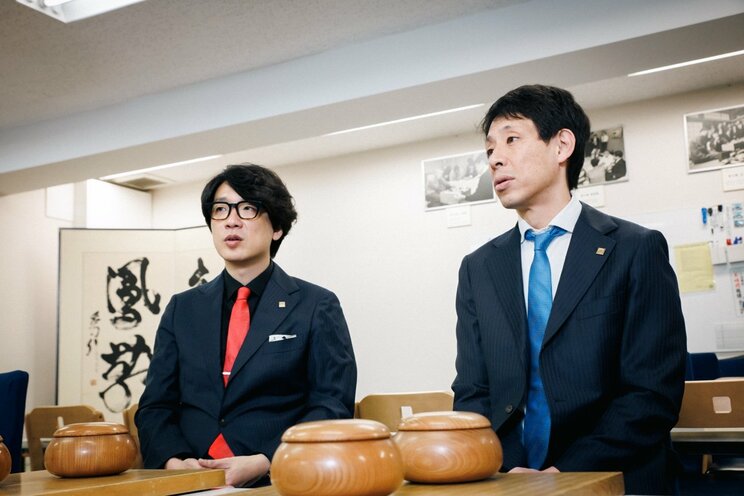 お笑いコンビ・囲碁将棋の文田大介（左）と根建太一（右）