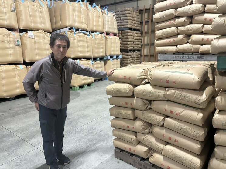 取材に応じる向後代表（撮影／集英社オンライン）