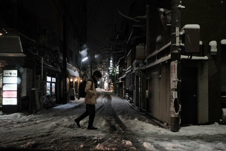 〈大寒波襲来・写真多数〉電車はストップ・渋滞40キロ・タクシー大行列・立ち往生、それでも開いていた牛丼屋に安堵…豪雪の京都ルポ「完全に大雪をなめていました」_25