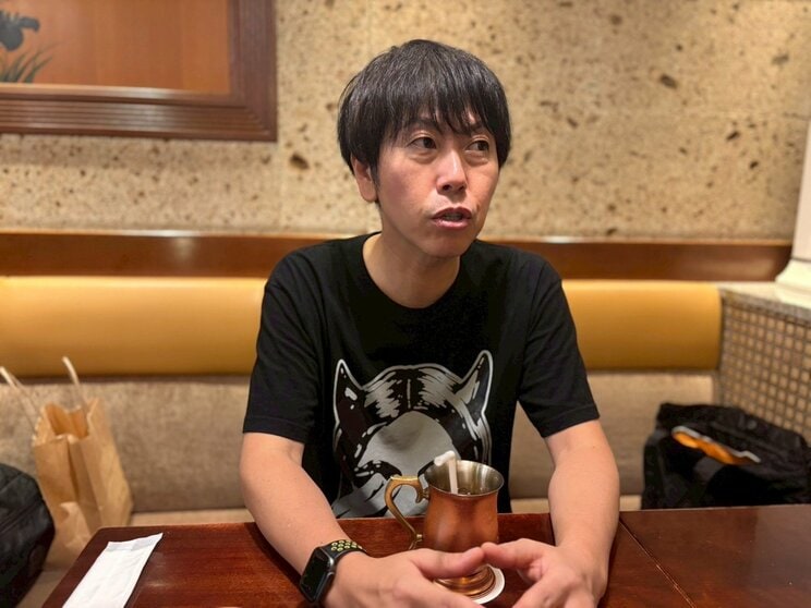
森脇和成　1974年8月1日生まれ、広島県出身。1994年、お笑いコンビ・猿岩石でデビュー。96年、バラエティ番組『進め！電波少年』で大ブレイク。04年のコンビ解散後は芸能界を引退し、15年1に芸能界復帰を発表。現在は、劇団ノーティーボーイズに所属
