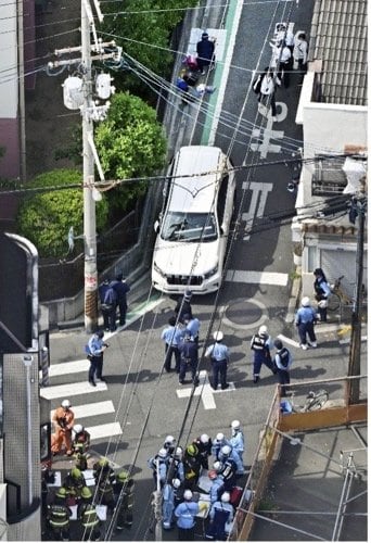 犯行直後の現場（共同通信社）