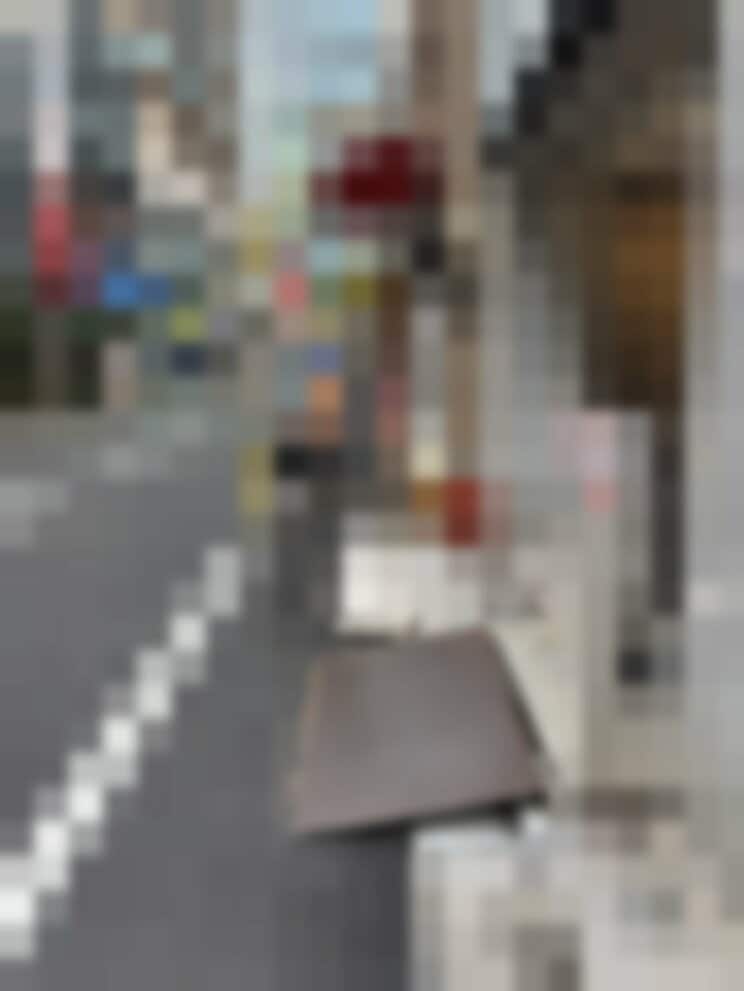 電気街の他の店舗の前にあるスロープ（写真／集英社オンライン編集部）