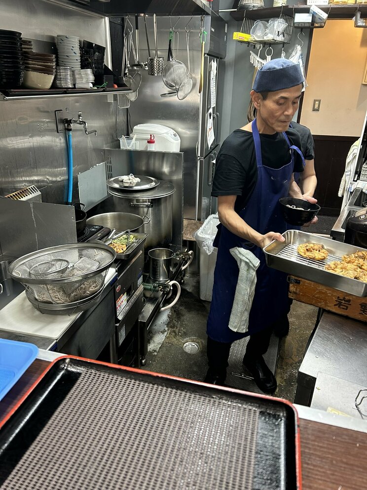 注文を受けてから、丁寧にそばを作る店主