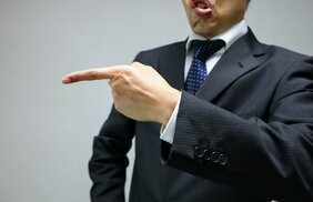 承認欲求の大暴走! 今パッとしない人ほど過去の成功体験を持ち出す…職場を腐らせる“いつも相手を見下す人”への処方箋