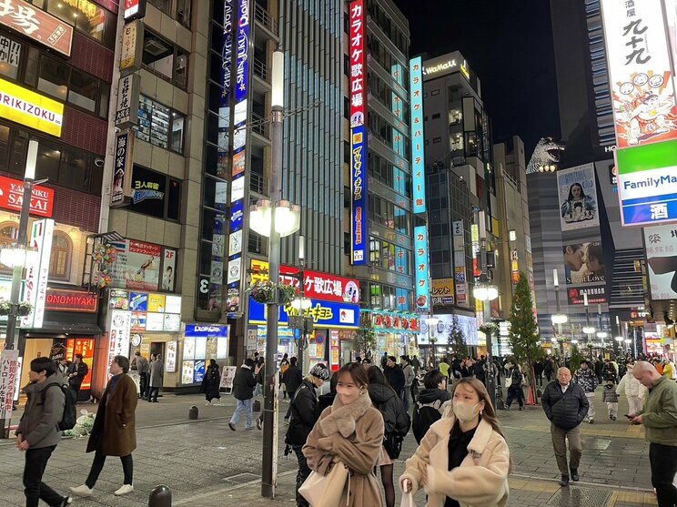 〈新宿・居酒屋ぼったくり客引き摘発〉チェーン店かと思ったら卵焼きもお通しも「高っ！」…月収約50万円、ポルシェに乗る客引きも…犯罪意識はありながらも「上に奨学金を払ってもらってるから辞められない」_12