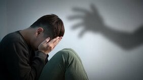 「嫌なのに身体が反応してしまう」生理現象…性加害を受けた男性が被害を即座に認識できない理由とは