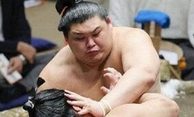横綱・豊昇龍と綱取りの懸かる大の里…「横綱として相応しい相撲」とは何か? 昇進の条件となる「成績要件」と「品格要件」