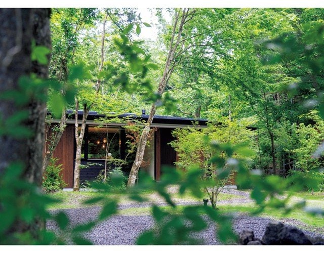 軽井沢にある理想の別荘『ラ・メゾン軽井沢』で、自然に囲まれながらゆったりとした時間を_a