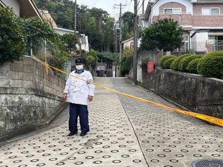 規制線が張られた横浜の犯行現場（撮影／集英社オンライン）