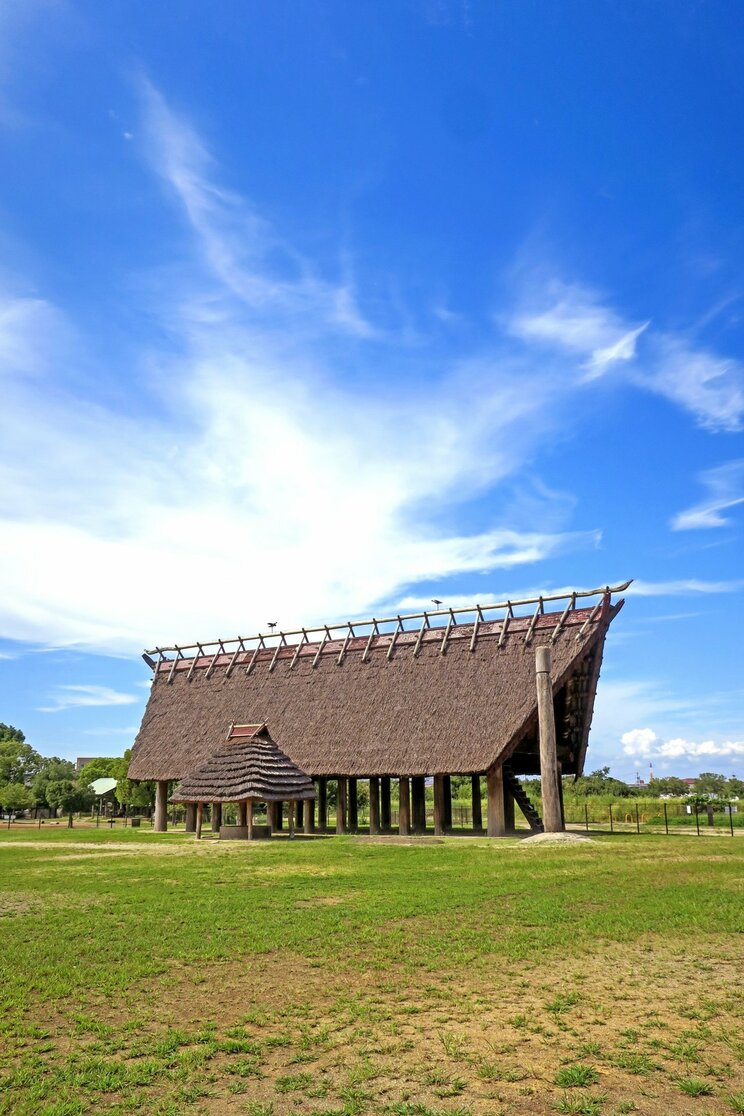 和泉市の名所でもある池上曽根史跡公園の「いずみの高殿」（写真／PhotoAC）