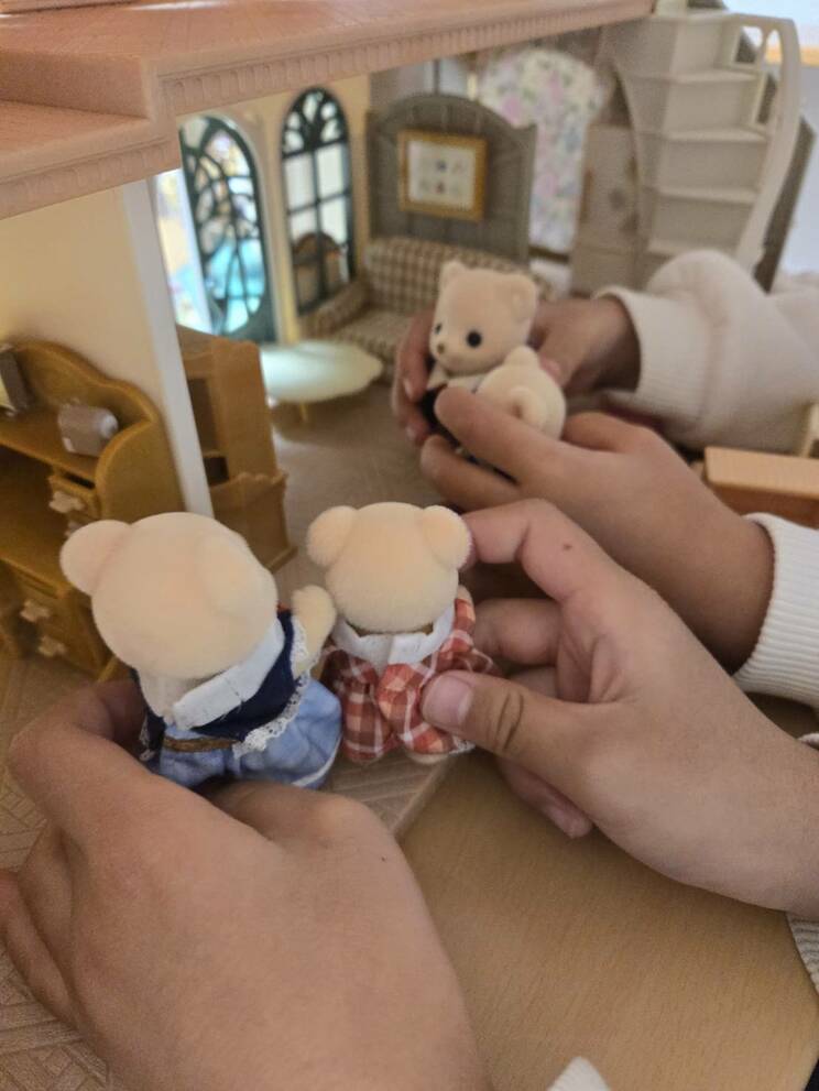 子どもの手にもすっぽりおさまるサイズ感（撮影／集英社オンライン）