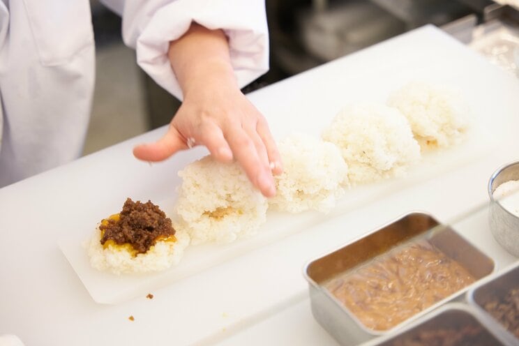 開店日から毎日行列！ 雑司ヶ谷おにぎり専門店「山太郎」の絶品“握らない”おにぎり。自宅で再現する方法とは？_19