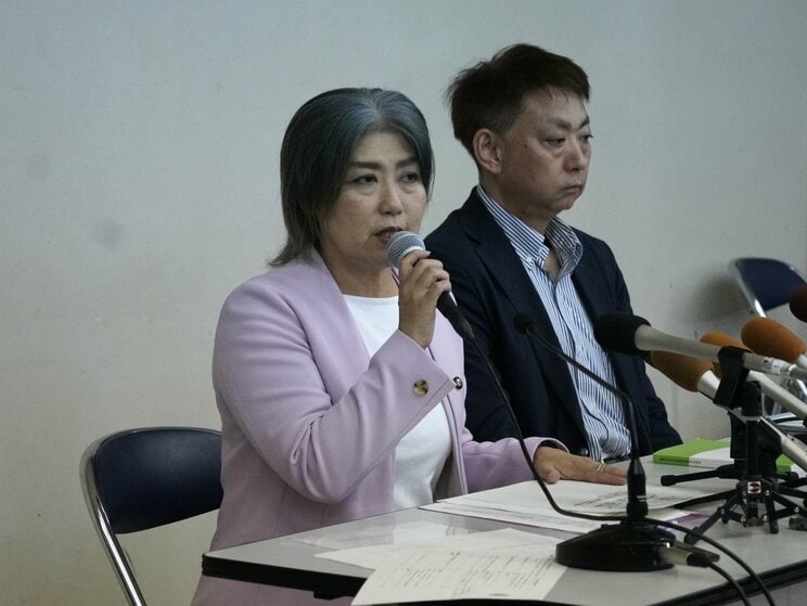 7月7日、記者会見する田久保眞紀伊東市長