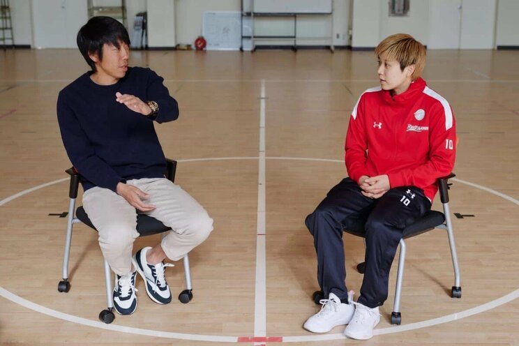 【中村憲剛×町田瑠唯対談 前編】バスケとサッカー、稀代の司令塔が「見ている世界」と「見えている世界」_4