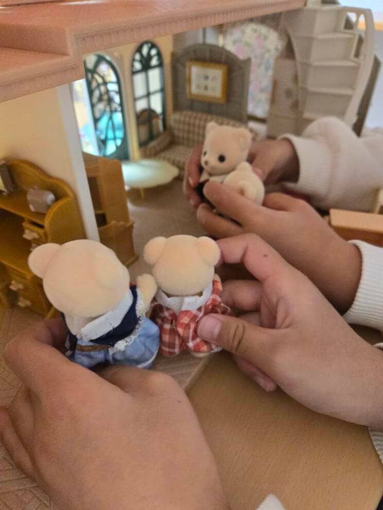 子どもの手にもすっぽりおさまるサイズ感（撮影／集英社オンライン）