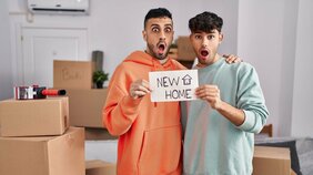 “住宅弱者”が直面する「同性カップルはトラブルが多いから…」「高齢者は支払いや孤独死の懸念があるから…」何も悪くないのに家を借りられない現実