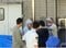 福生警察署に移送される高林容疑者（撮影／集英社オンライン）