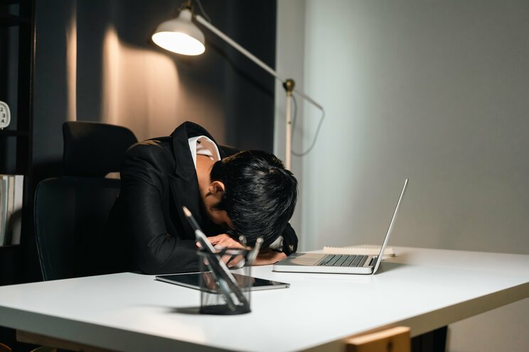 教師を自死にまで追い込む「命令なき超過勤務の強要」…先生”定額働かせ放題”の奴隷制度に「死にたい」の声_2