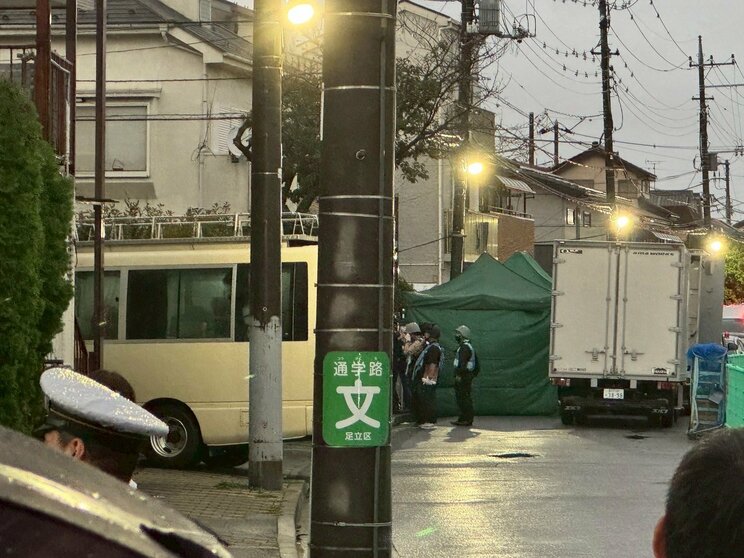 警察車両も複数配置されていた（撮影/集英社オンライン）