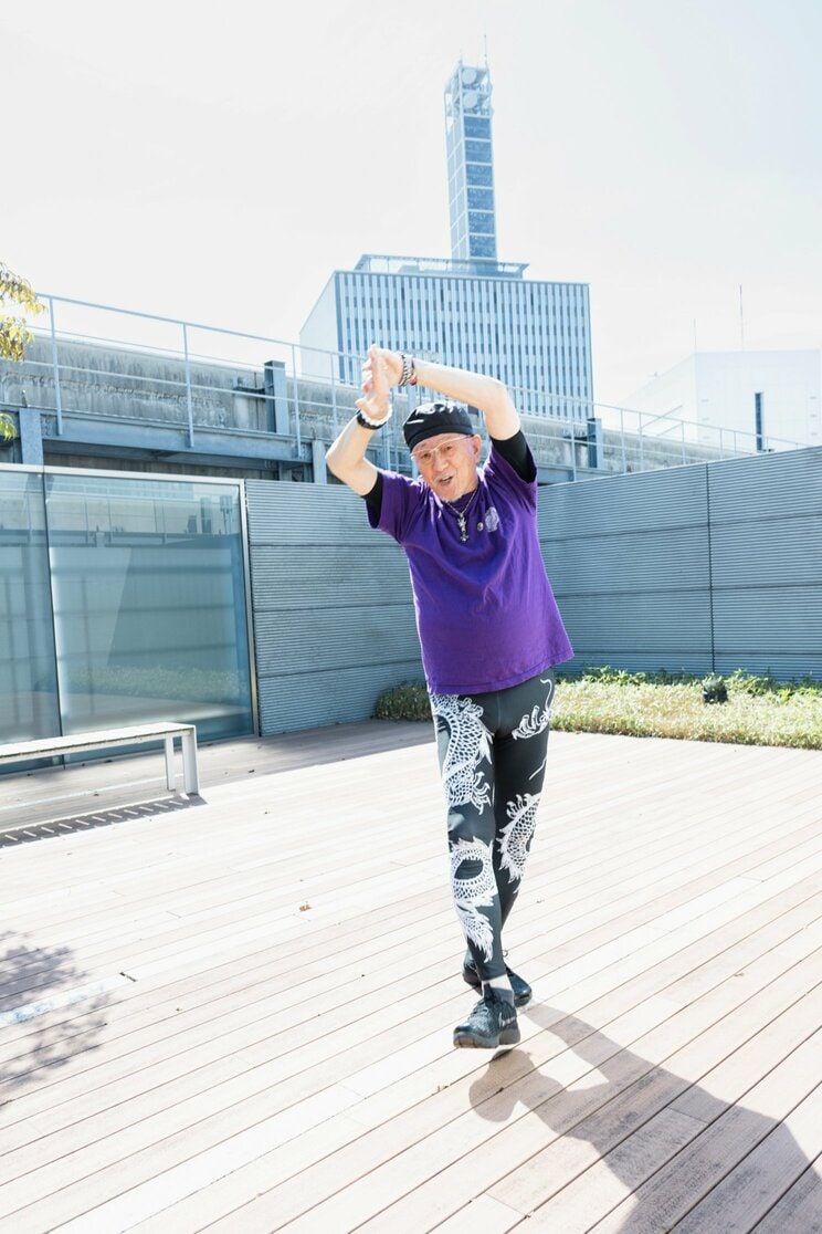 〈デューク更家（72）は今〉「小馬鹿にする風潮に嫌気が差した」テレビから離れた本当の理由…大ブームを生んだ“あの歩き方”への思い_45