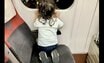 「しつけのできていない子」電車内で子どもの靴が服に何度も当たり…マナーをめぐり賛否「親が注意すべき」「言い方がきつすぎる」