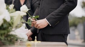 なぜ現代人は「死」を意識しなくなったのか? 医学、哲学、葬儀、墓、遺品整理、霊柩車、死刑制度…28人の専門家が語る死への「正しい接し方」