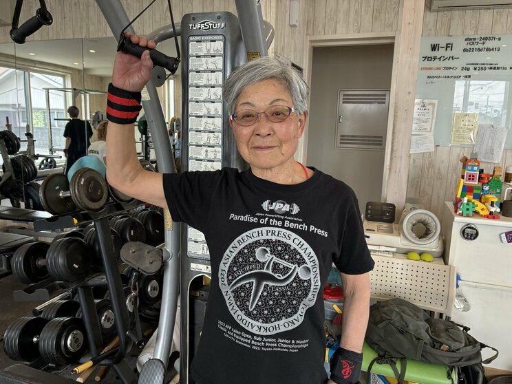 「年寄りを大事にしすぎてはダメ」89歳で重量挙げ日本記録更新の鉄人おばあちゃん…78歳で敗血症、人工股関節手術を乗り越え82歳でベンチプレスを始めたワケ_12