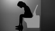 トイレで衝動的に裸になったひきこもり48歳女性「人でいたくなくなった…」泣いて謝るだけの母と取り合わない父の手で精神科病院に連行…それでも消えなかった家族への罪悪感