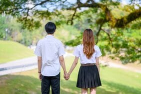 〈キスも性交も激減の高校生の恋愛〉独身研究家が指摘する「恋愛強者3割」の法則とは?「若者の恋愛離れを婚姻数減少の原因にするのは早計だ」