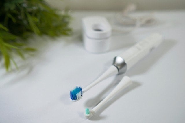電動歯ブラシは歯並びのいい人向け、歯と身体の健康を保ちたいなら、いつもの歯ブラシに1アイテムをプラスして…歯みがきマニア推奨の正しい磨き方とは_4