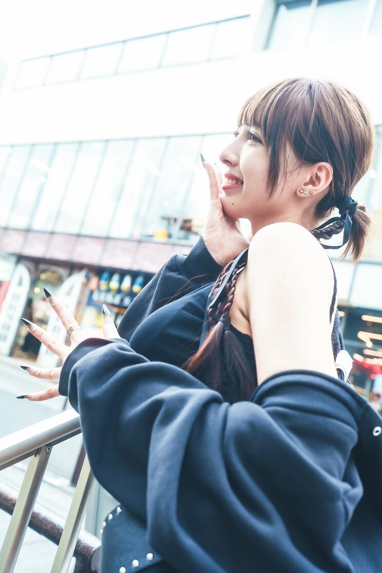 〈体重90キロ→55キロに〉モデル級スタイルで話題の22歳元アイドル…生活苦から35キロ減の壮絶な舞台裏_16