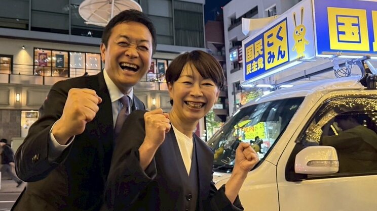 「国民民主党ですら…」古巣批判の山尾志桜里氏、聴衆は10人ほどで選挙戦スタート「久しぶり～」と支持者にサイン、国民民主は「あおりを受け黄信号」〈参議院選実況中継〉 _4