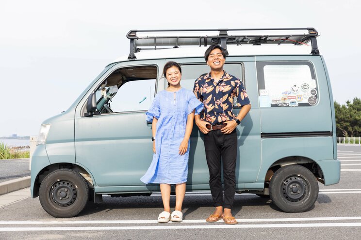 彼氏でマネージャーのカジさん（写真右）