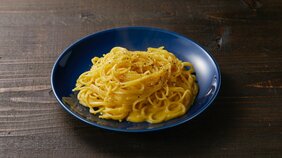 材料も財布も心も「虚無」でOK。料理研究家・リュウジが無駄を極限まで削ぎ落としたのにウマイと話題のチャーハンとカルボナーラとは?