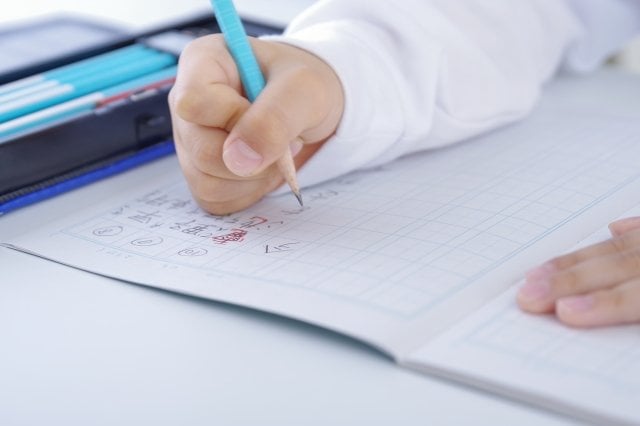 母の強い勧めで中学受験に挑み、見事志望校に合格したが… (写真はイメージです　写真／PhotoAC、以下同)