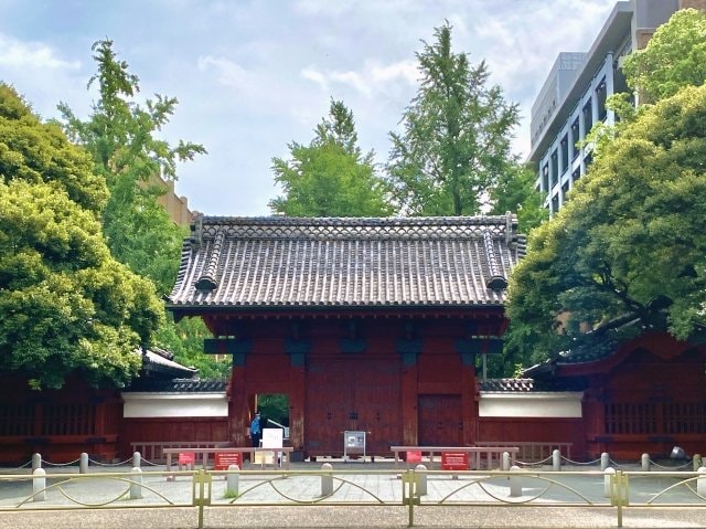東京大学の赤門（Photo ACより）
