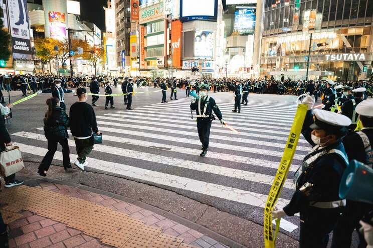 〈画像多数！ W杯コスタリカ戦・渋谷ルポ〉日本代表の敗戦にセンター街中で“ため息”がでた夜…はしゃぐサッカー芸人に女性サポーターが放った“一言”_34