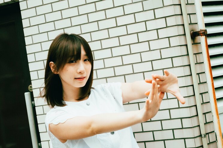 「私も陰キャで中二病だったので…」伊織もえ×『僕ヤバ』のコラボ写真集が発売！_13