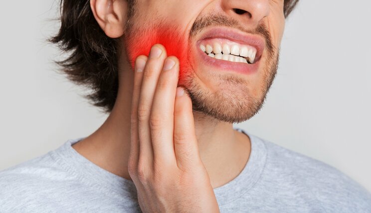 大切な歯を失ってしまうかもしれない“ブラキシズム”とは？ 「原因不明の偏頭痛」「犬歯の尖りがなくなった」「歯の付け根にくぼみ」の兆候には要注意_1
