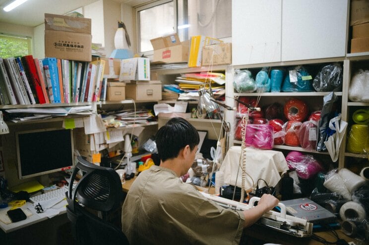 アインシュタインもナマ肉も三億円事件もペットも完璧に編み込む！　“好きなものを着たい”に応えるオーダーニットに注文殺到【ニットの日】_13