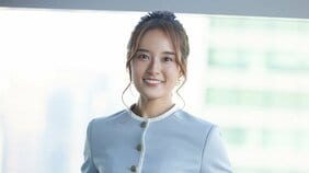 「海が大好き」小麦色の肌が印象的な、日テレ・忽滑谷こころアナが目指すアナウンサーの新しい姿
