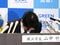 記者会見で頭を下げ謝罪する山中竹春市長　撮影／集英社オンライン