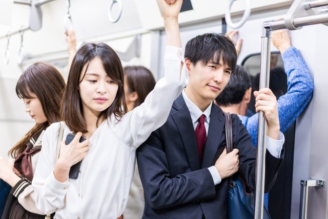 〈“触らない痴漢”が急増？〉女性の真後ろに立ってクンクン、息をフッ…「触られてないから声をあげられない」「ギリギリのラインを攻めてくるのが許せない」福岡ではリアルタイムで監視できる防犯カメラを地下鉄に導入_5