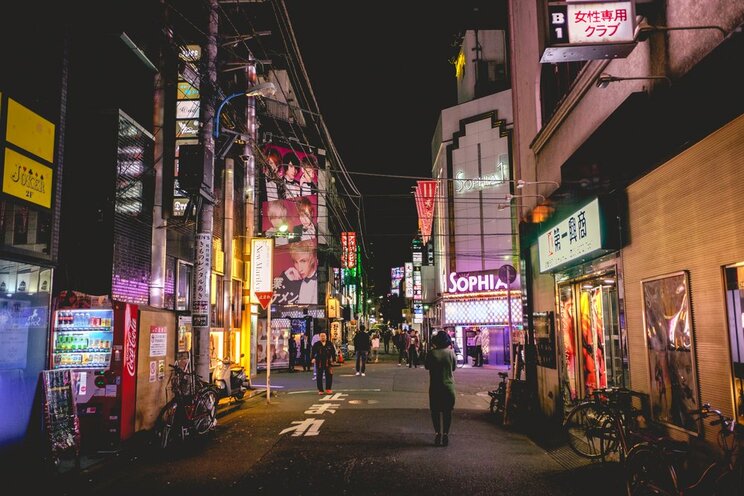 新宿・歌舞伎町のラブホ街　写真／Shutterstock.