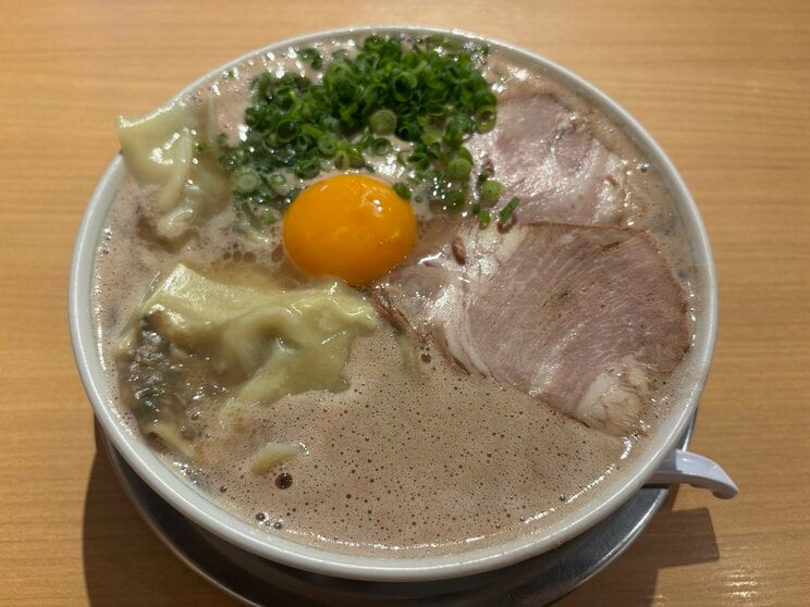 三代目 博多だるまの「月見ワンタンメン」