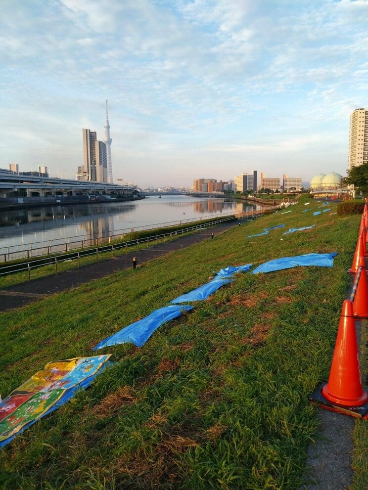 放置されたブルーシート（画像提供、宮本しゅんま氏）