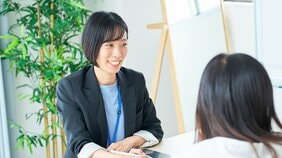 「中間管理職は教師もツライ」給与に見合わない“責任”に新人教師の指導…35歳、中堅教員が直面する3つの変化