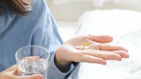 男性がパートナーに服用を強要することにでもなったら…日本が「アフターピル」の市販薬化に慎重な理由