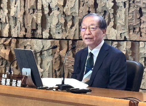 11月19日、会見をするNHKの稲葉延雄会長